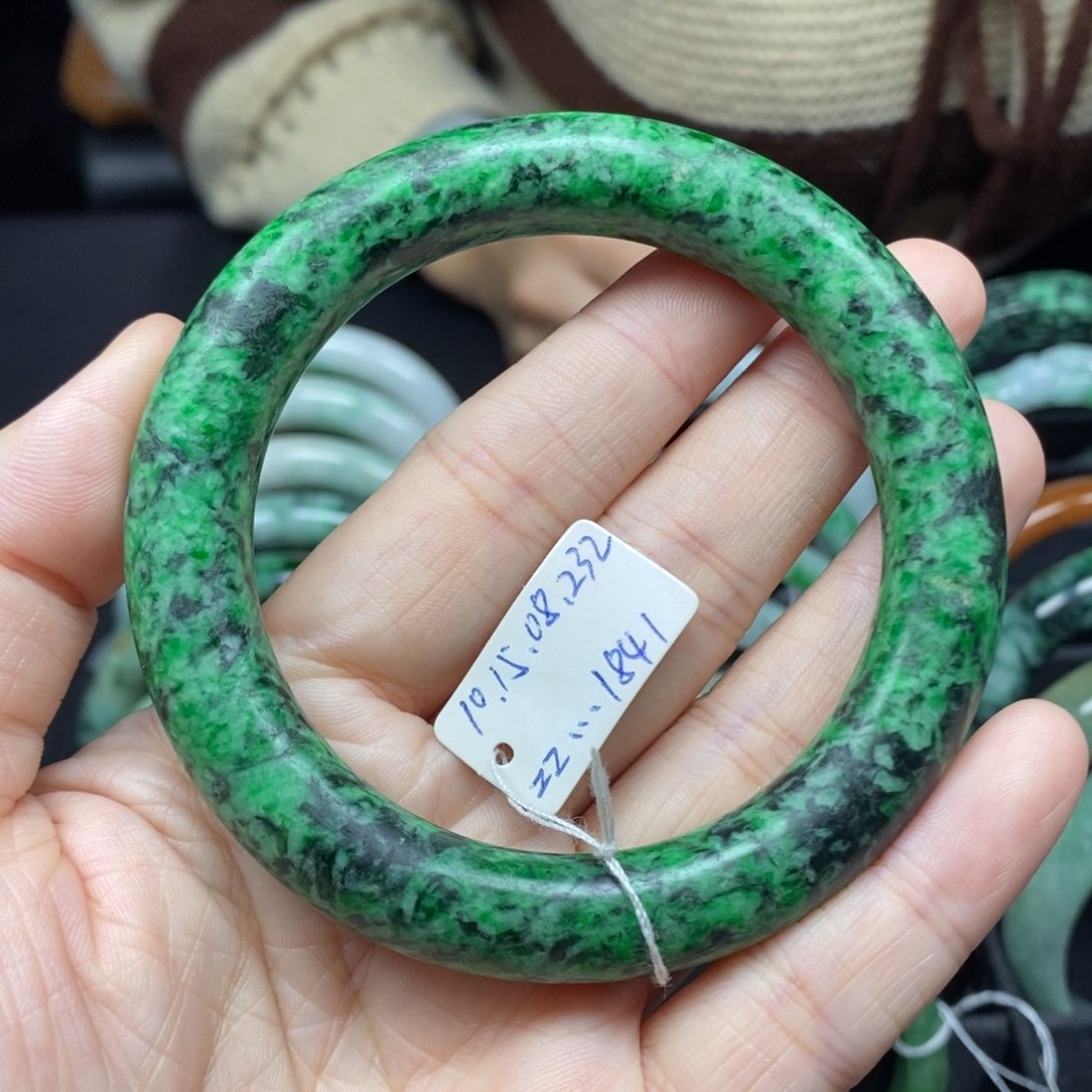 翡翠颈饰未镶嵌更***排58.9圈口