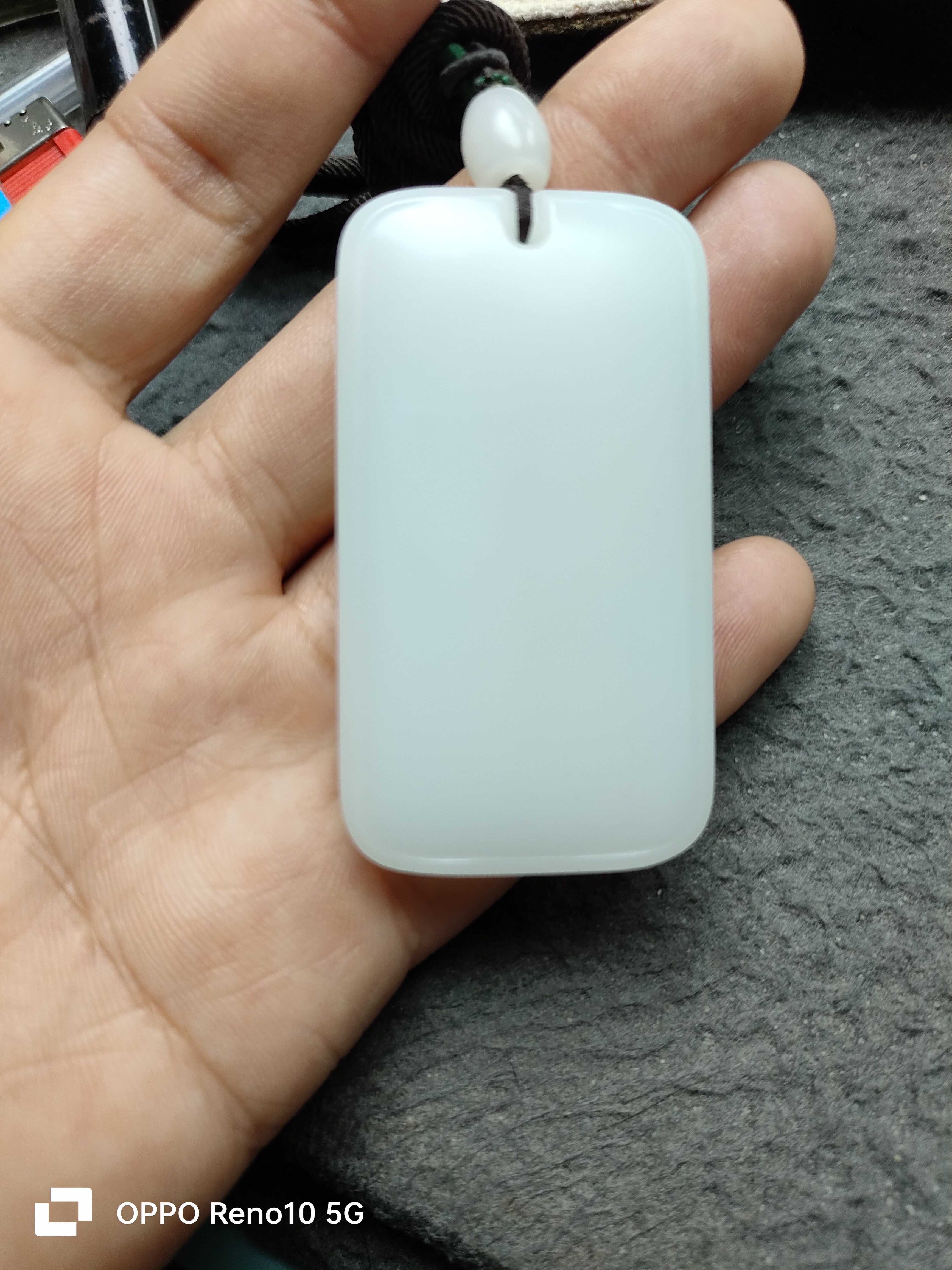 纯自然拍照收藏级新疆和田玉山料高货大牌子又白又细油润细糯熟白