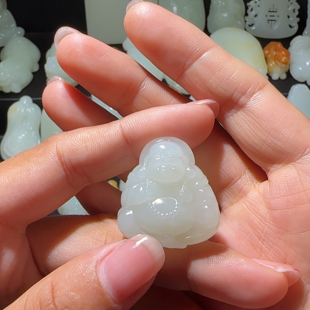 沉***默和田玉未镶嵌颈饰