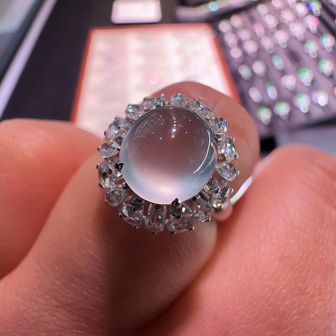 翡翠18K金镶嵌戒指