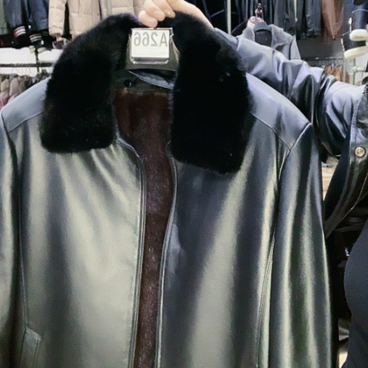 【闪购商品】皮貂一体