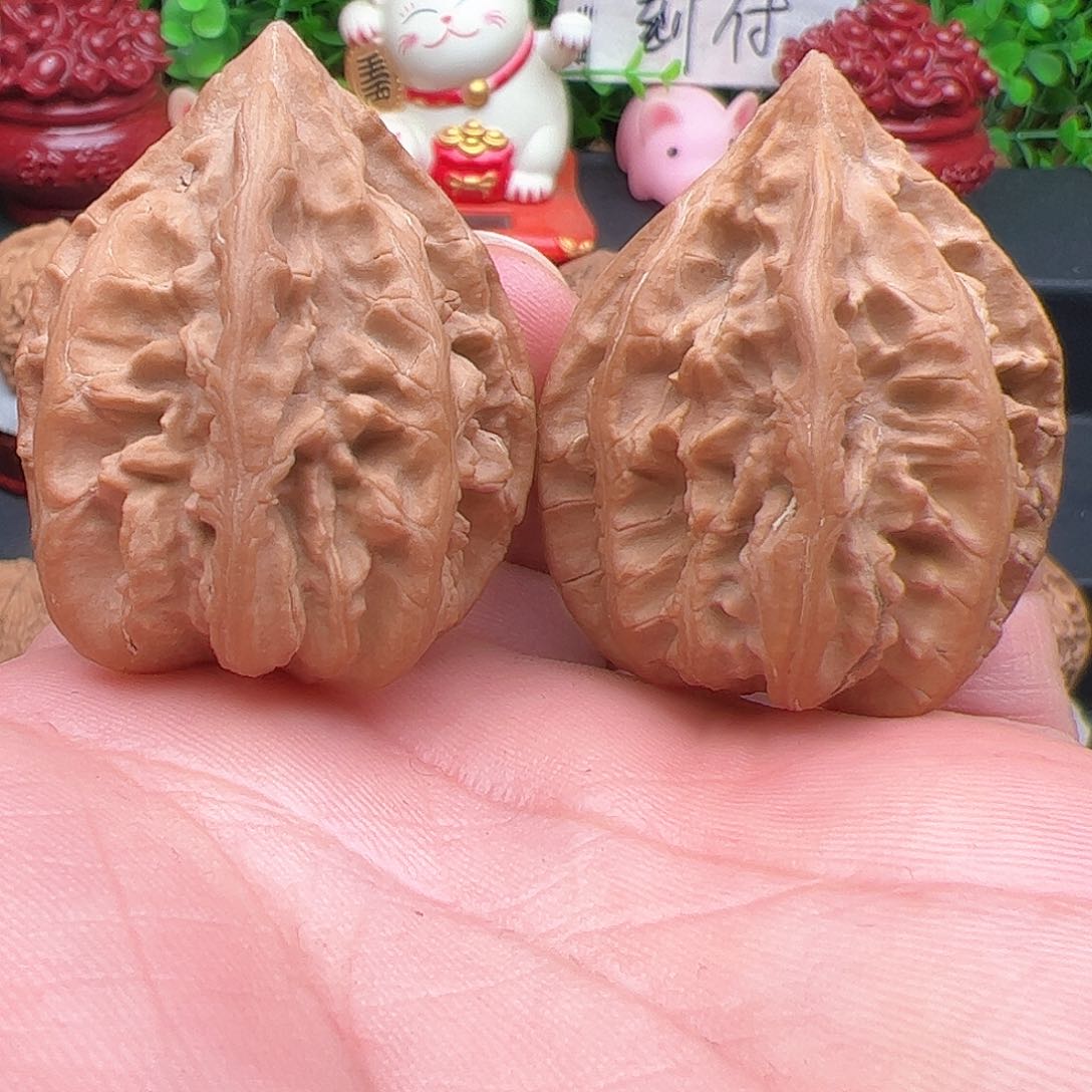 文玩核桃把件秋核，八棱塔尖，尺寸35.5