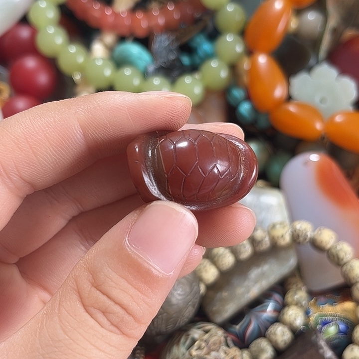 梅***子瓷片一种很奇怪又奇怪地