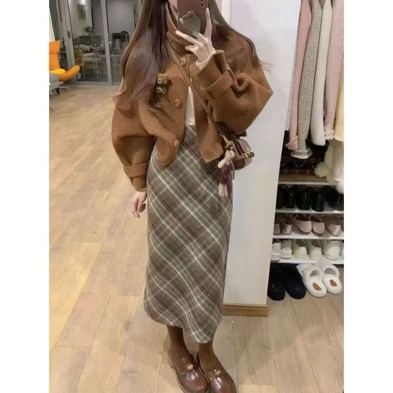 时髦半身裙秋翻领焦糖色短款毛呢外套女复古港味气质高腰格纹半身