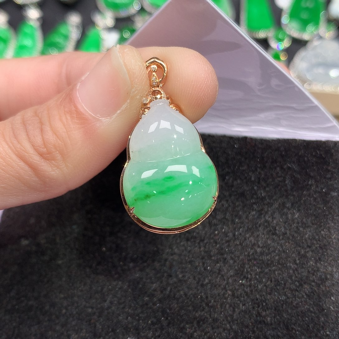 翡翠吊坠(赠链)18K金镶嵌