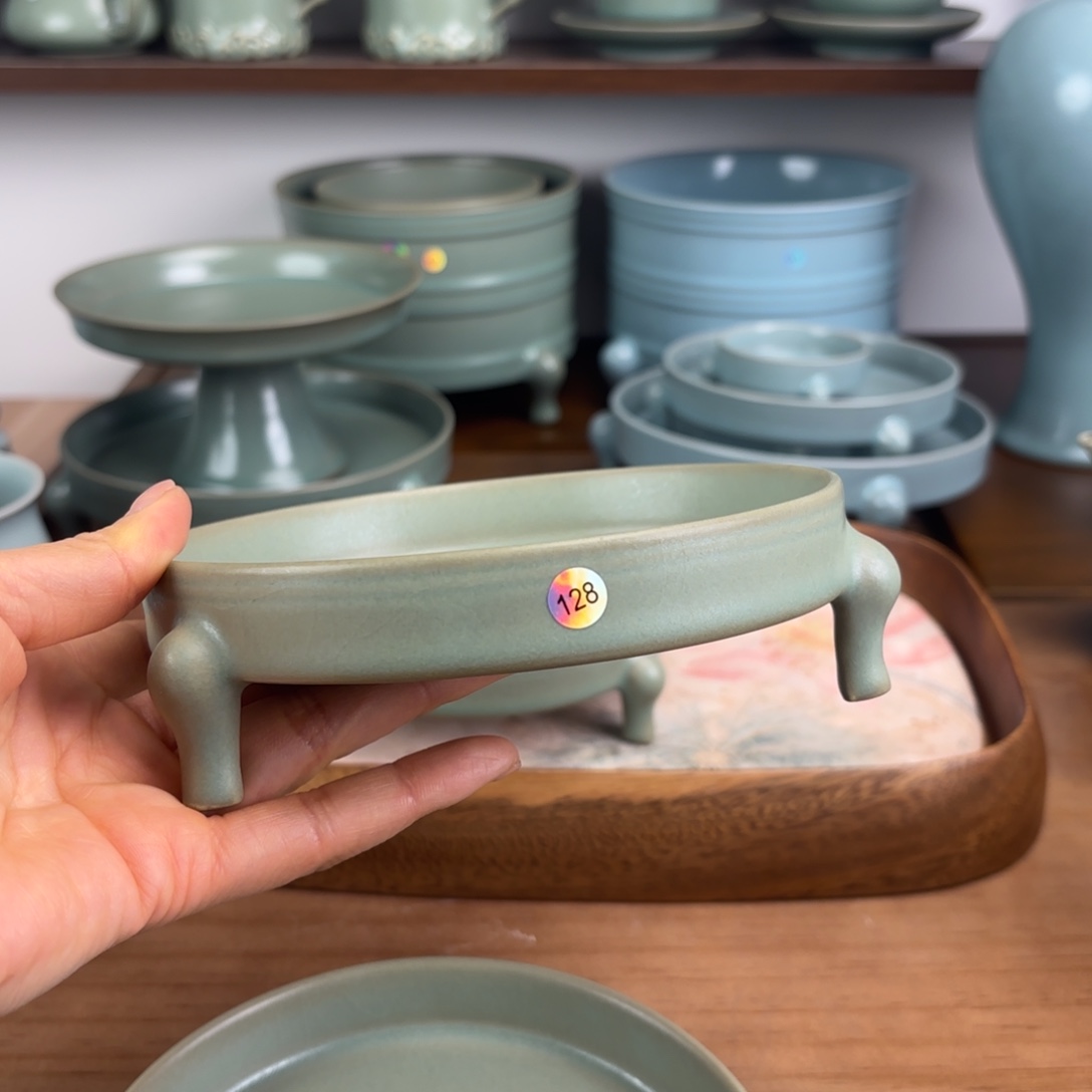与***山陶盘编号128柴窑中号三足洗