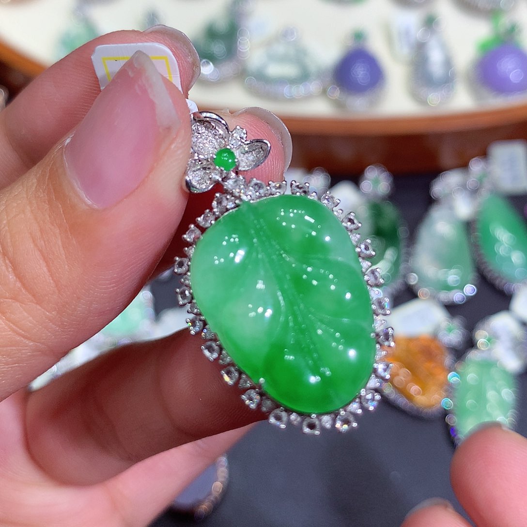 翡翠吊坠(不含链)18K金镶嵌