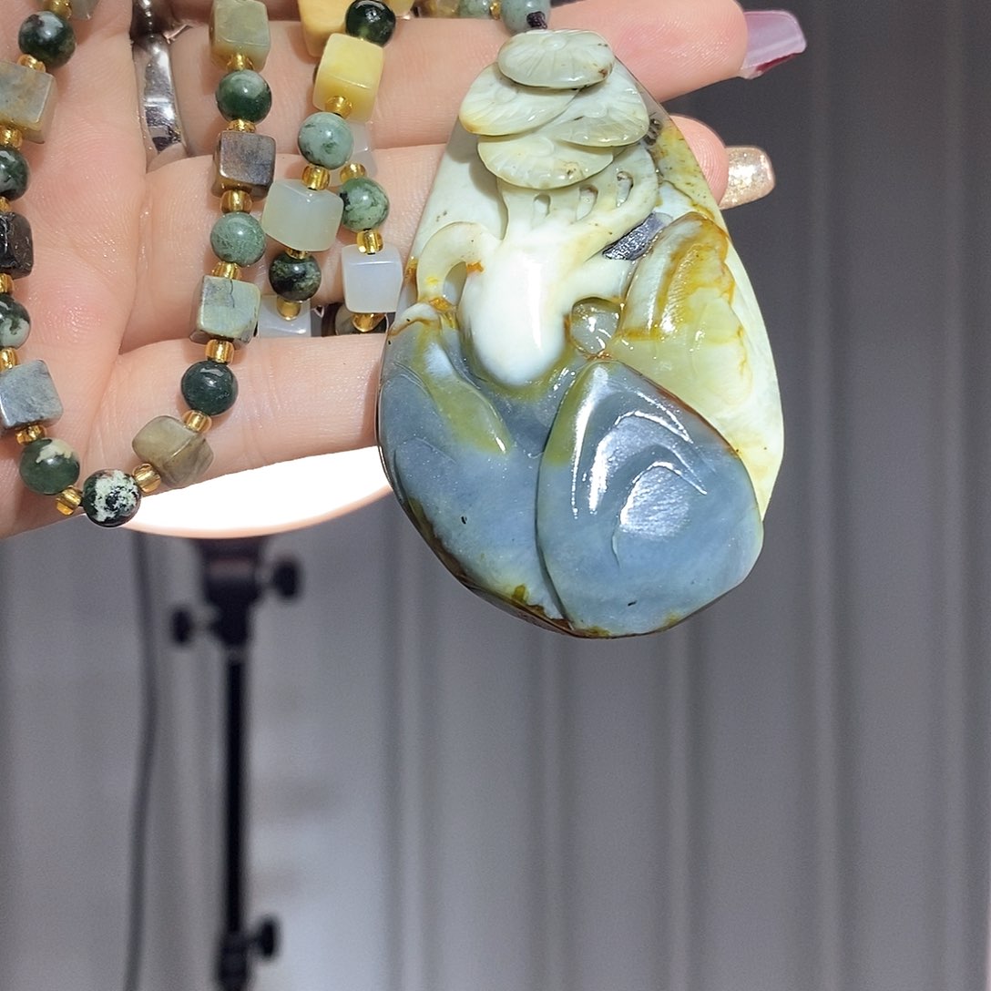 蛇纹石玉颈饰未镶嵌毛*雨