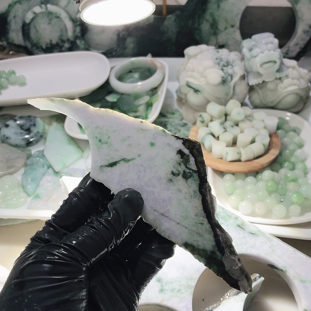 翡翠未镶嵌颈饰边角料