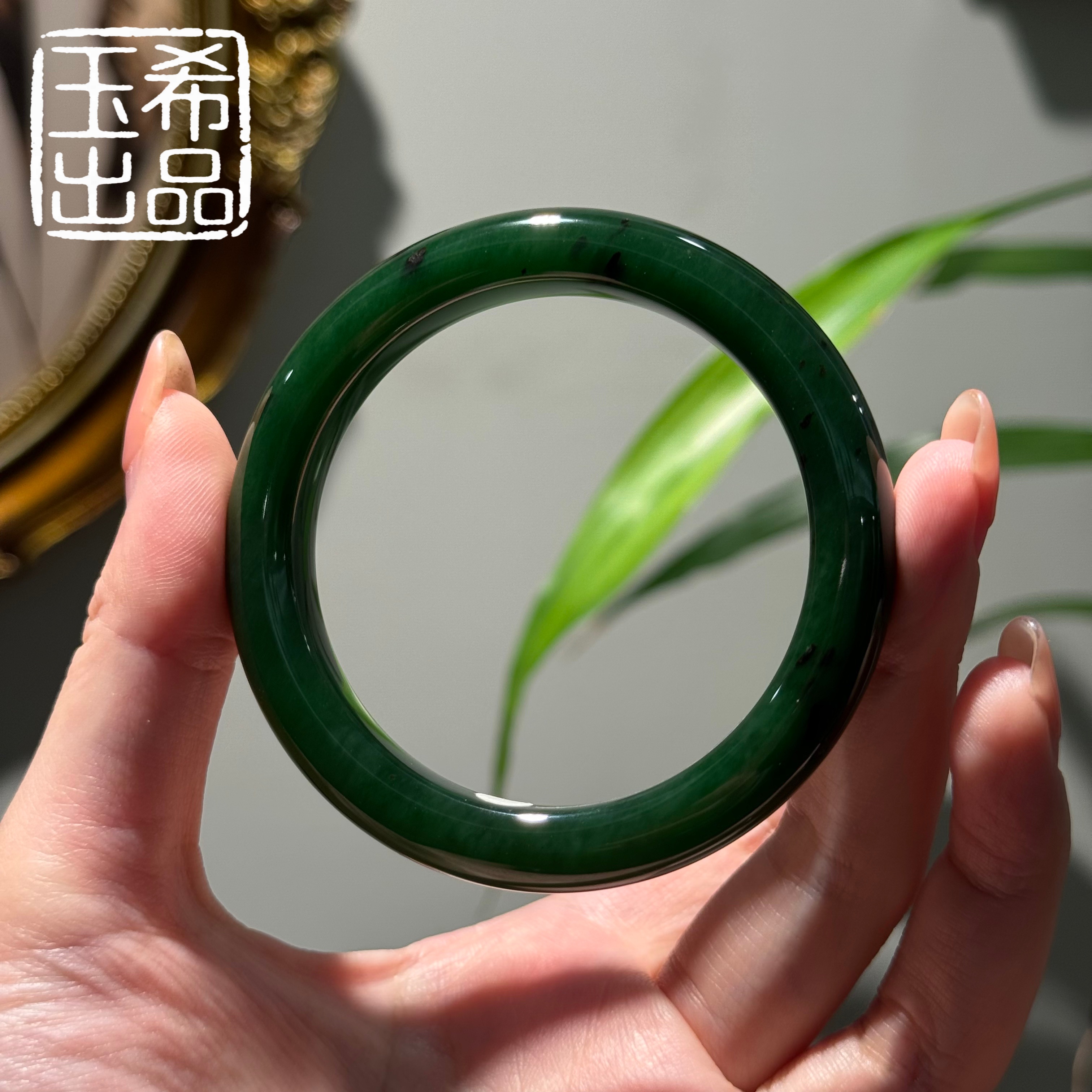 珍藏级 和田玉 俄七 红皮老料 菠菜绿 正圈手镯 54+mm  Y552