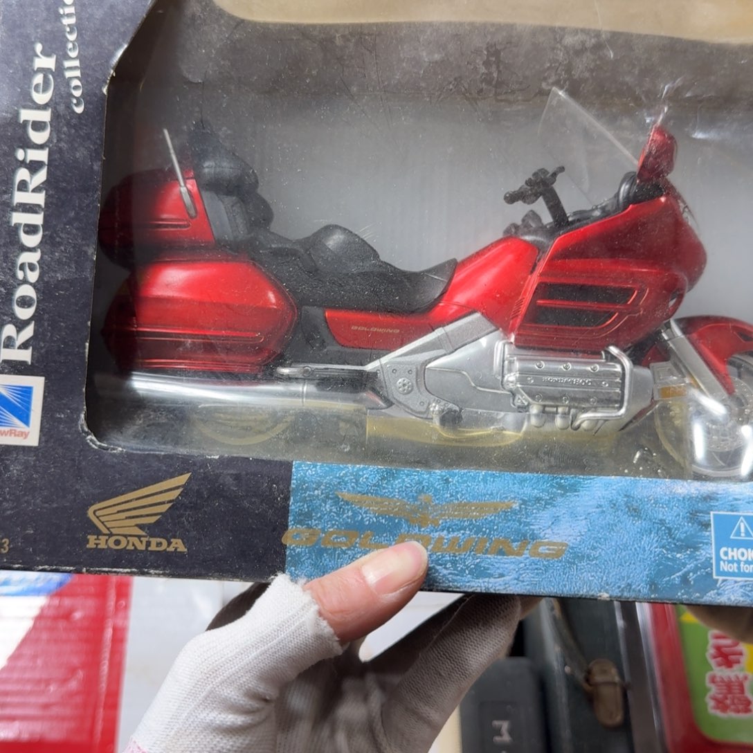 西**人中古商品，瑕疵品，不保好坏。894