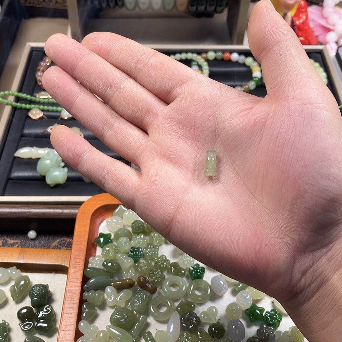 满***烂和田玉未镶嵌手镯