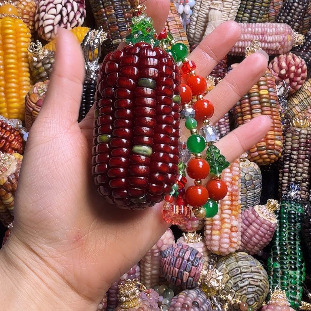 拉***仙亚克力合金红绿色圣诞款。