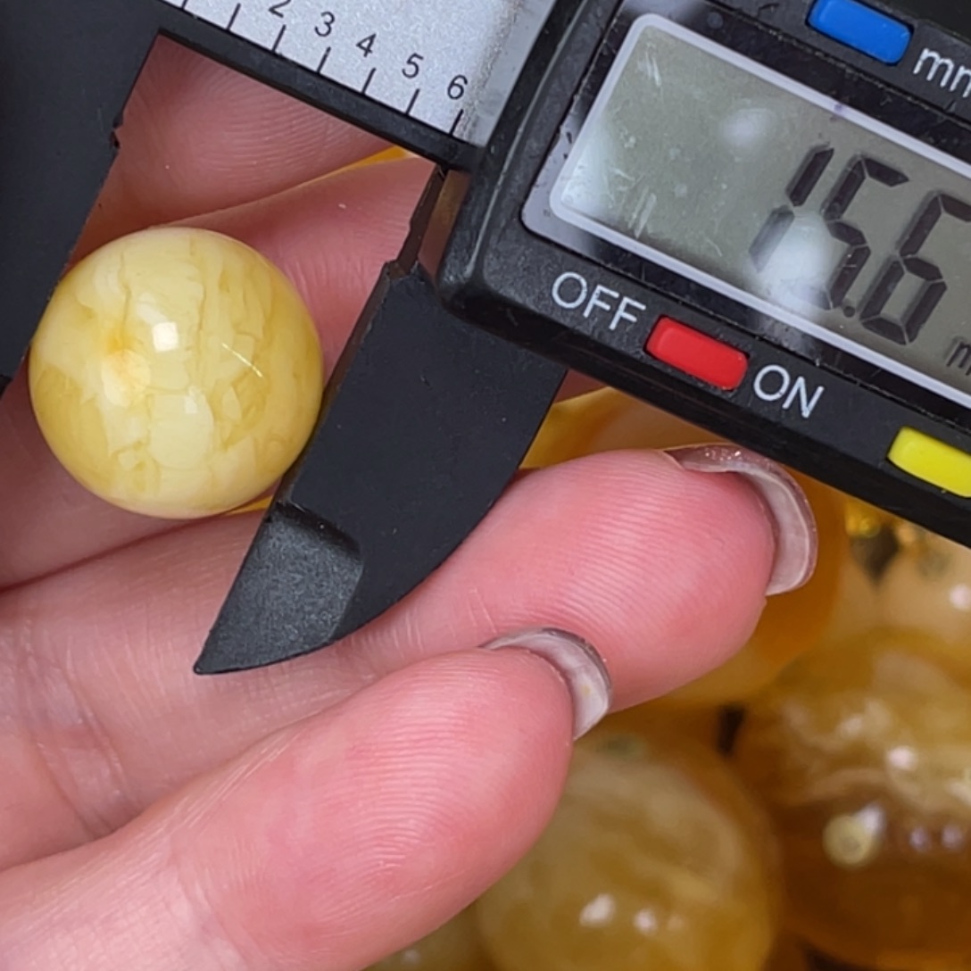 未镶嵌蜜蜡裸石135