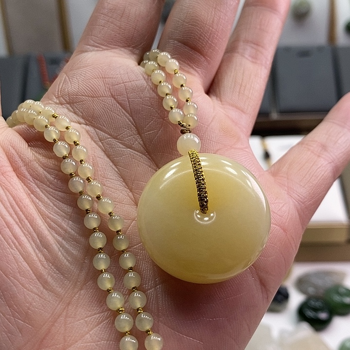 和田玉颈饰未镶嵌要****己