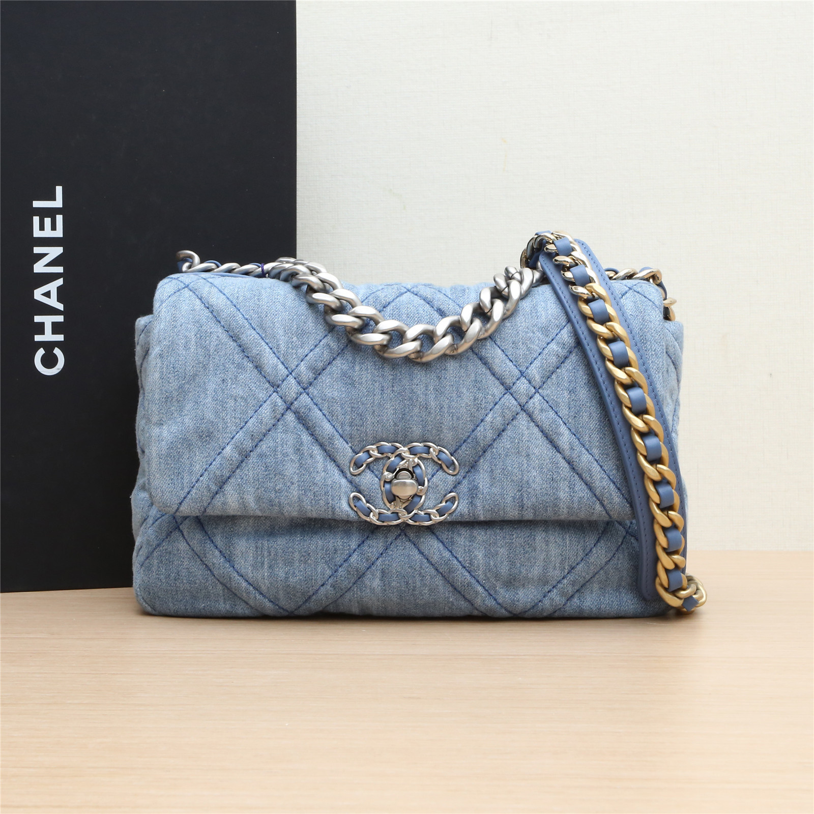99新 Chanel/香奈儿 花花特价 19BAG 口盖包 小号 牛仔蓝 芯片开
