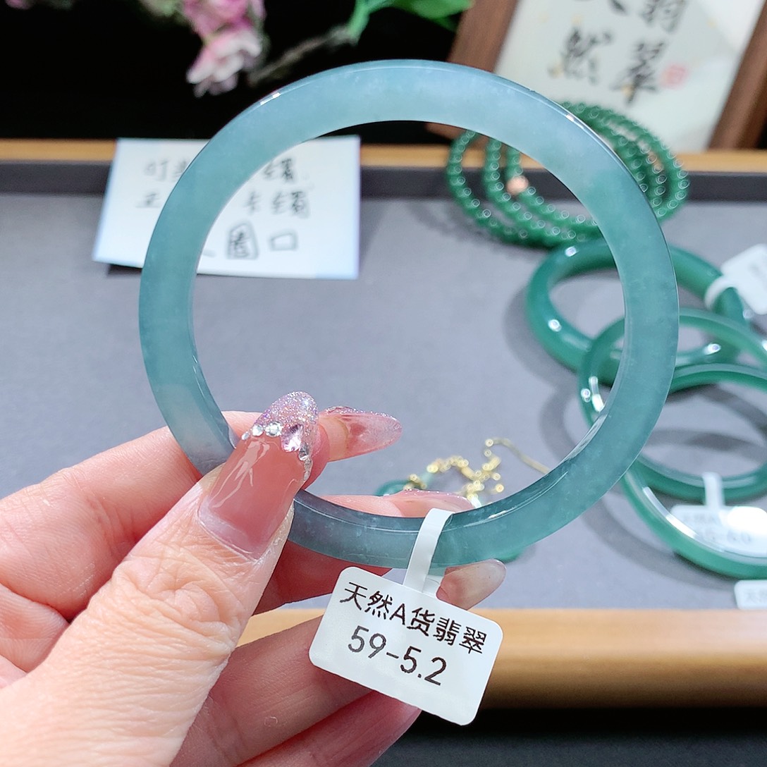翡翠手镯（圆镯）未镶嵌