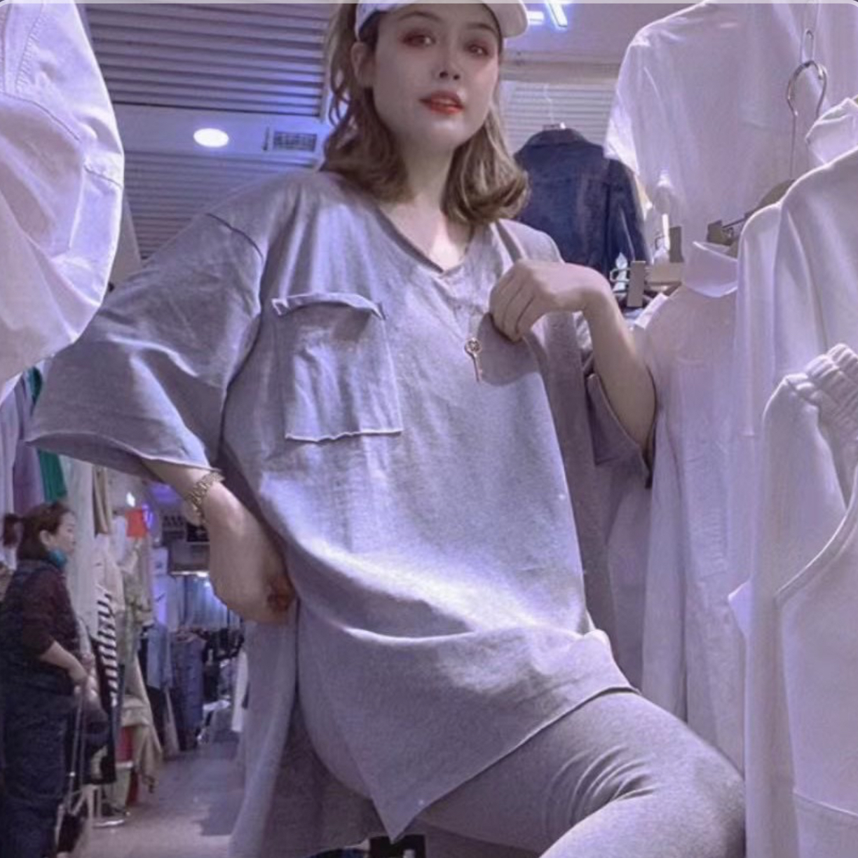 纯色宽松型五分袖短袖常规V领T恤休闲