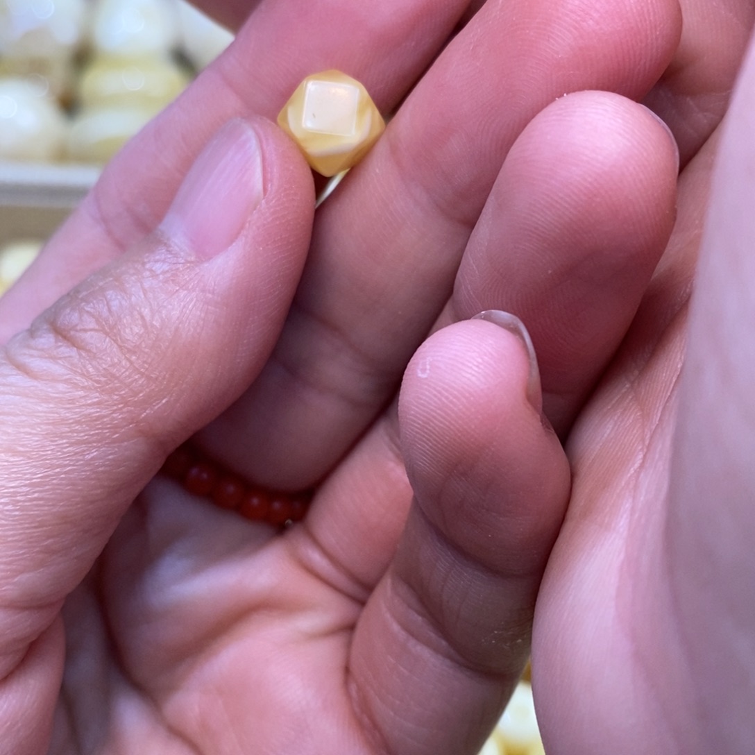 琥珀未镶嵌裸石原矿蜜蜡配珠