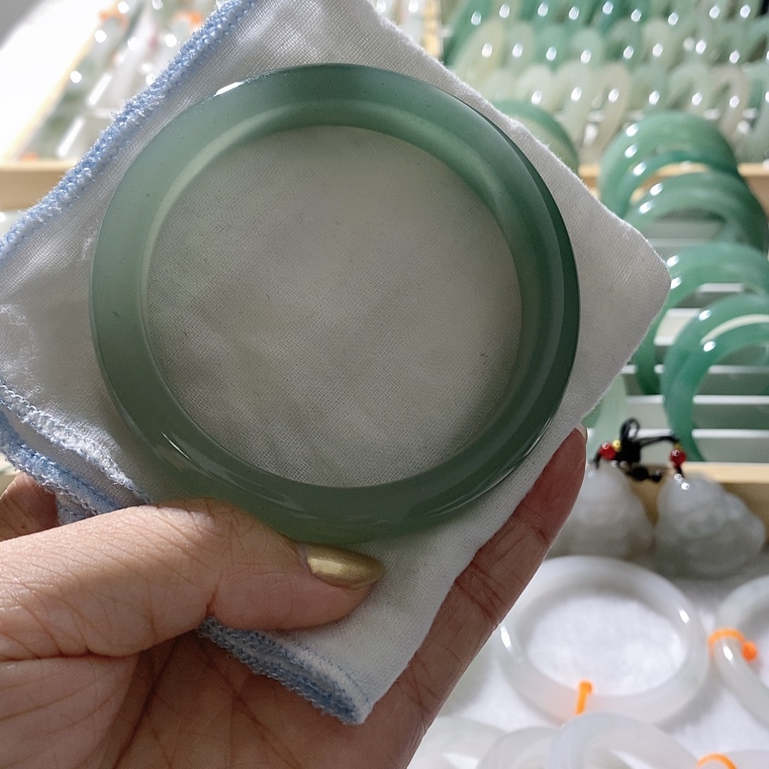 未镶嵌手镯石英质玉