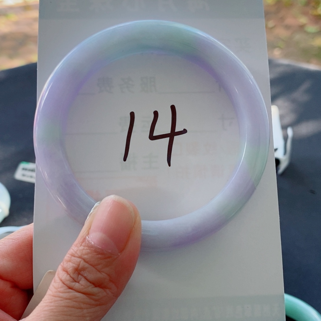 翡翠未镶嵌手镯长纹瑕疵手镯