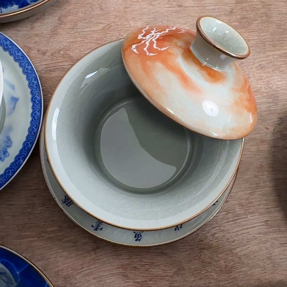 矾红青花鱼化龙盖碗的