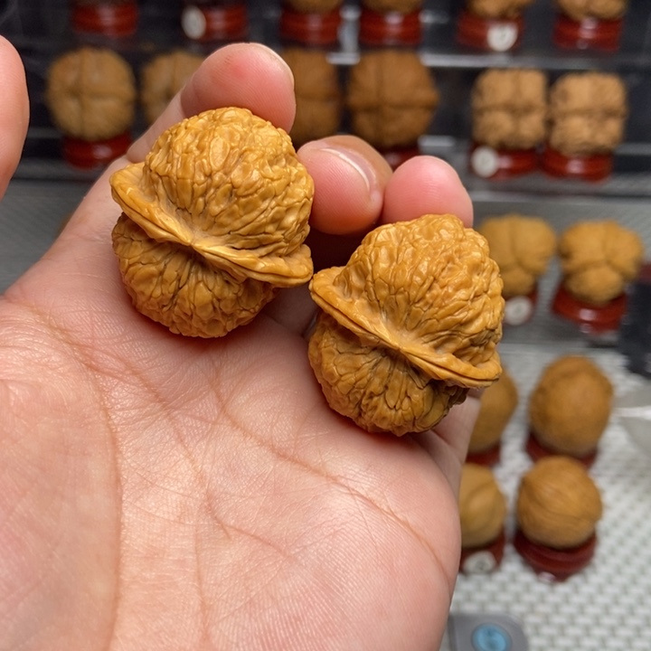 文玩核桃把件玉玲珑58