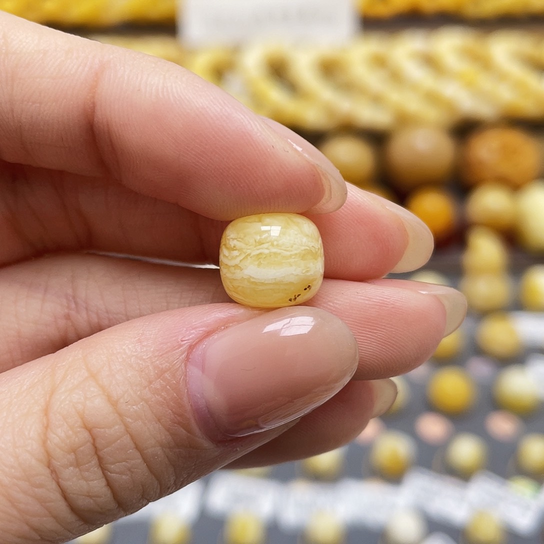琥珀裸石未镶嵌蜜蜡老型10.7*9.7mm微瑕