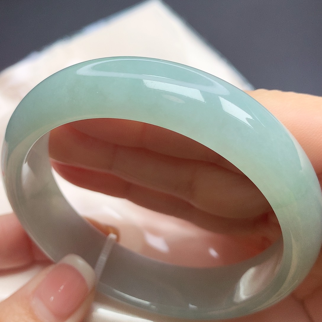 翡翠手镯未镶嵌58圈口