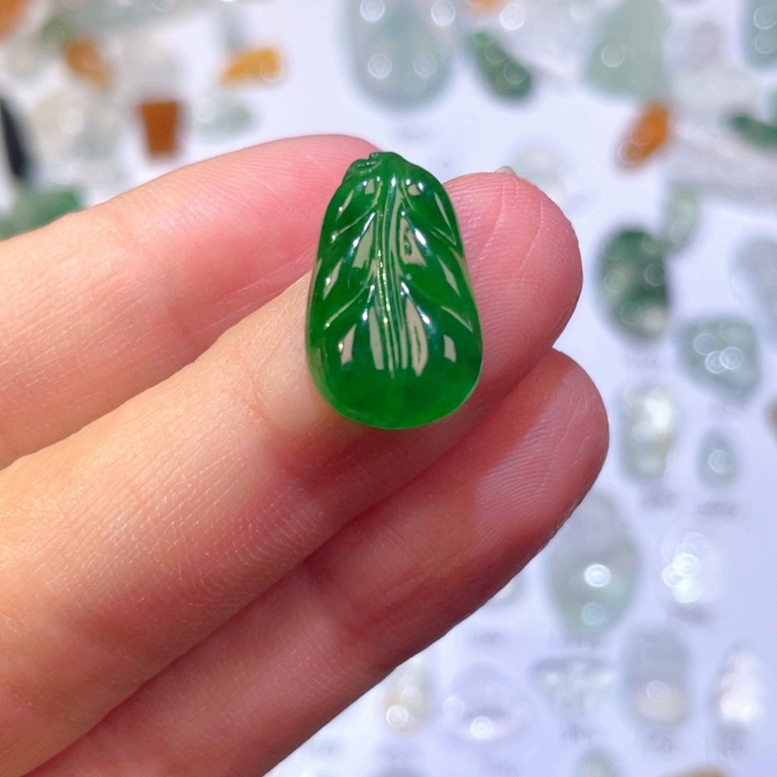 翡翠未镶嵌颈饰裸石