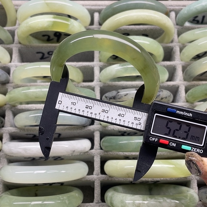 蛇纹石玉未镶嵌手镯293