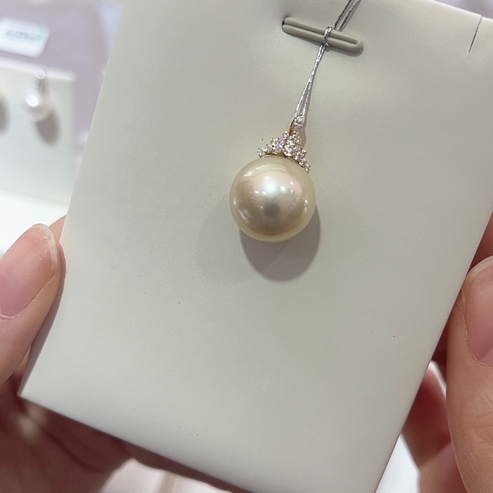 海水珍珠颈饰18K金镶嵌14mm莫桑钻