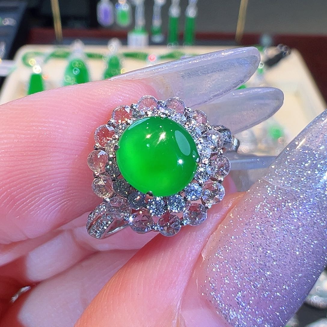 翡翠戒指18K金镶嵌翡翠