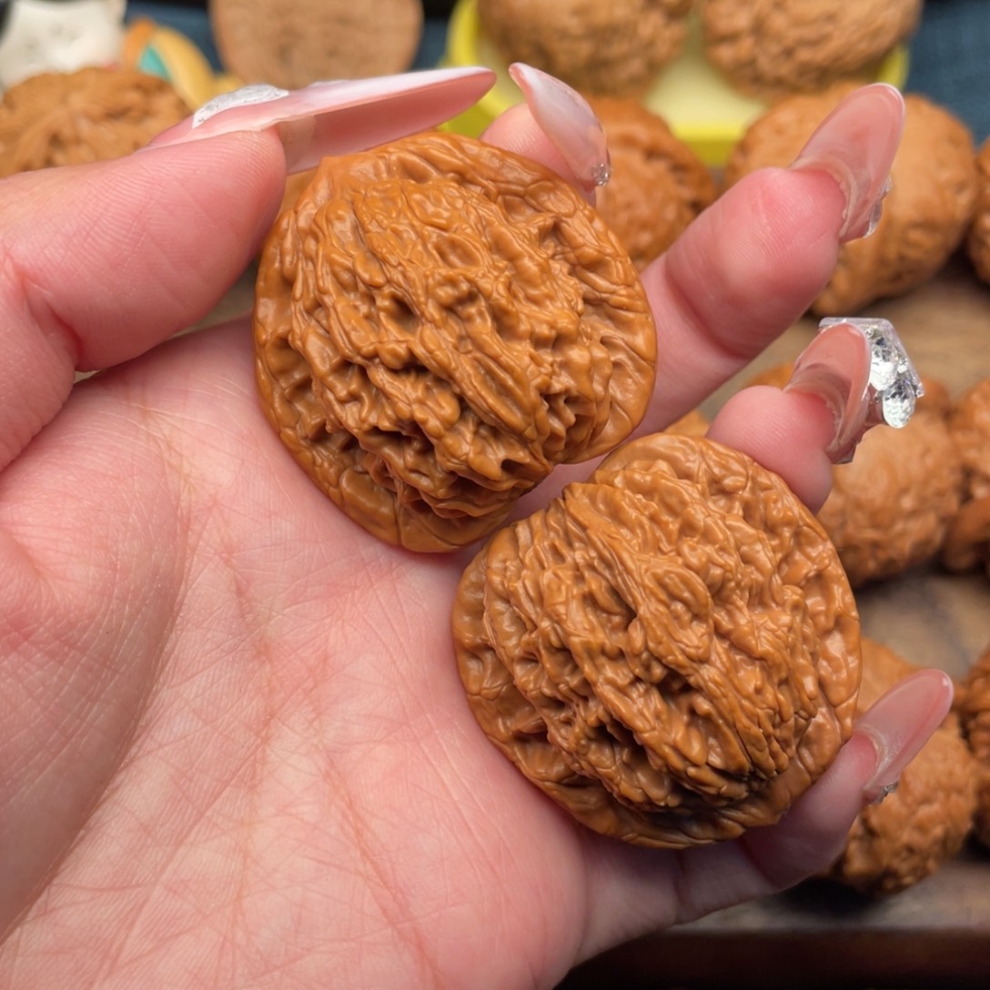 文玩核桃把件全品，精配红皮山地虎头39