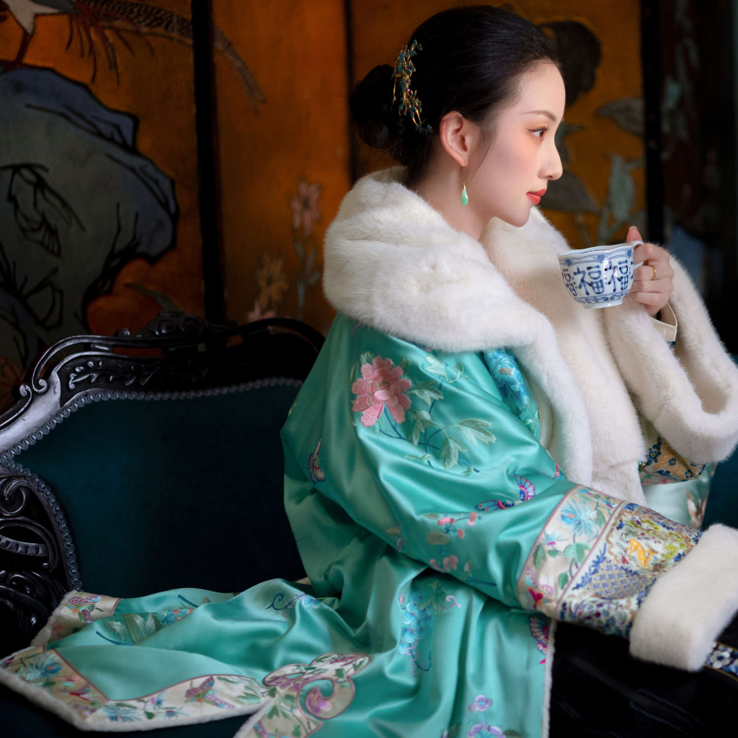 觅芳蝶影丨一城风絮丨加绒毛毛大翻领秋冬保暖复古绣花原创款外套