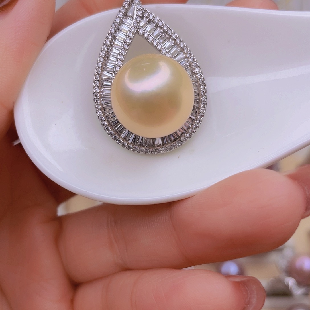 淡水珍珠吊坠(赠链)未镶嵌