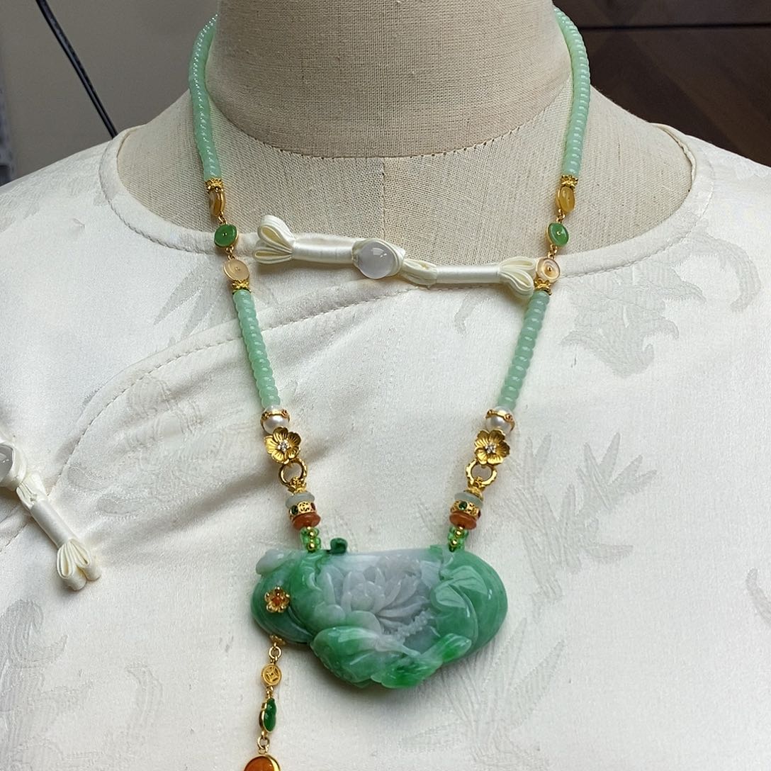 翡翠颈饰未镶嵌天然