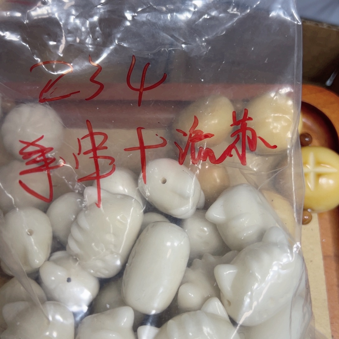 林***柳大叶紫檀（黑酸枝木类）234 法棍猫象牙果手串加流苏