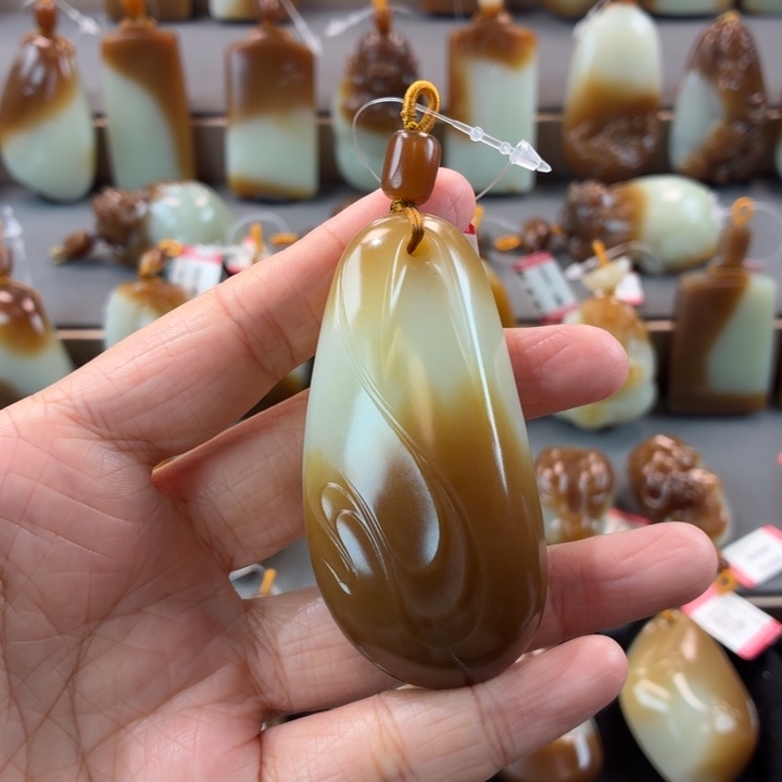 和田玉未镶嵌颈饰