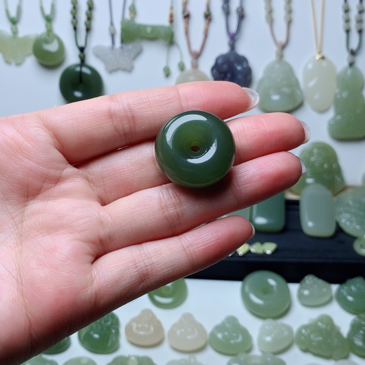 和田玉吊坠未镶嵌