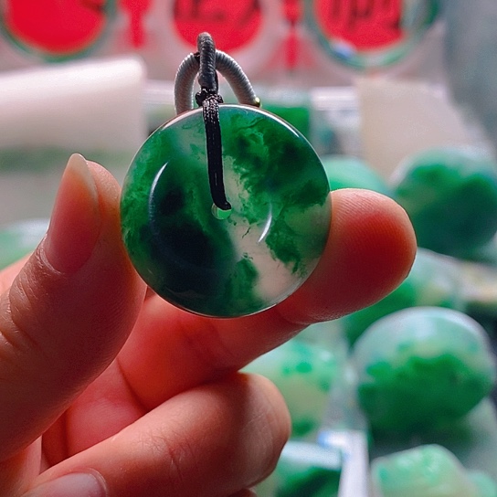 石英质玉颈饰未镶嵌