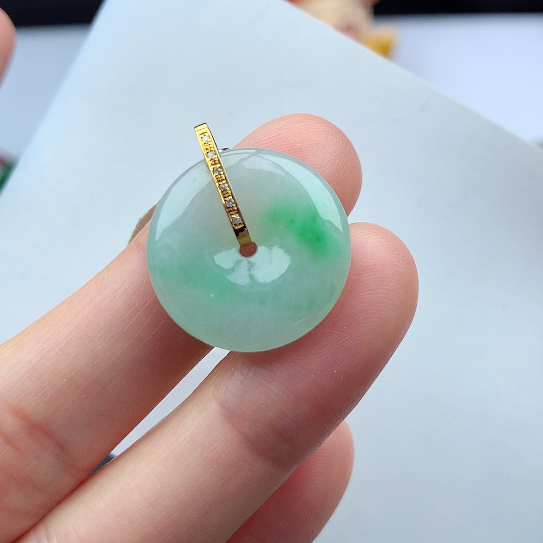 翡翠颈饰18K金镶嵌翡翠