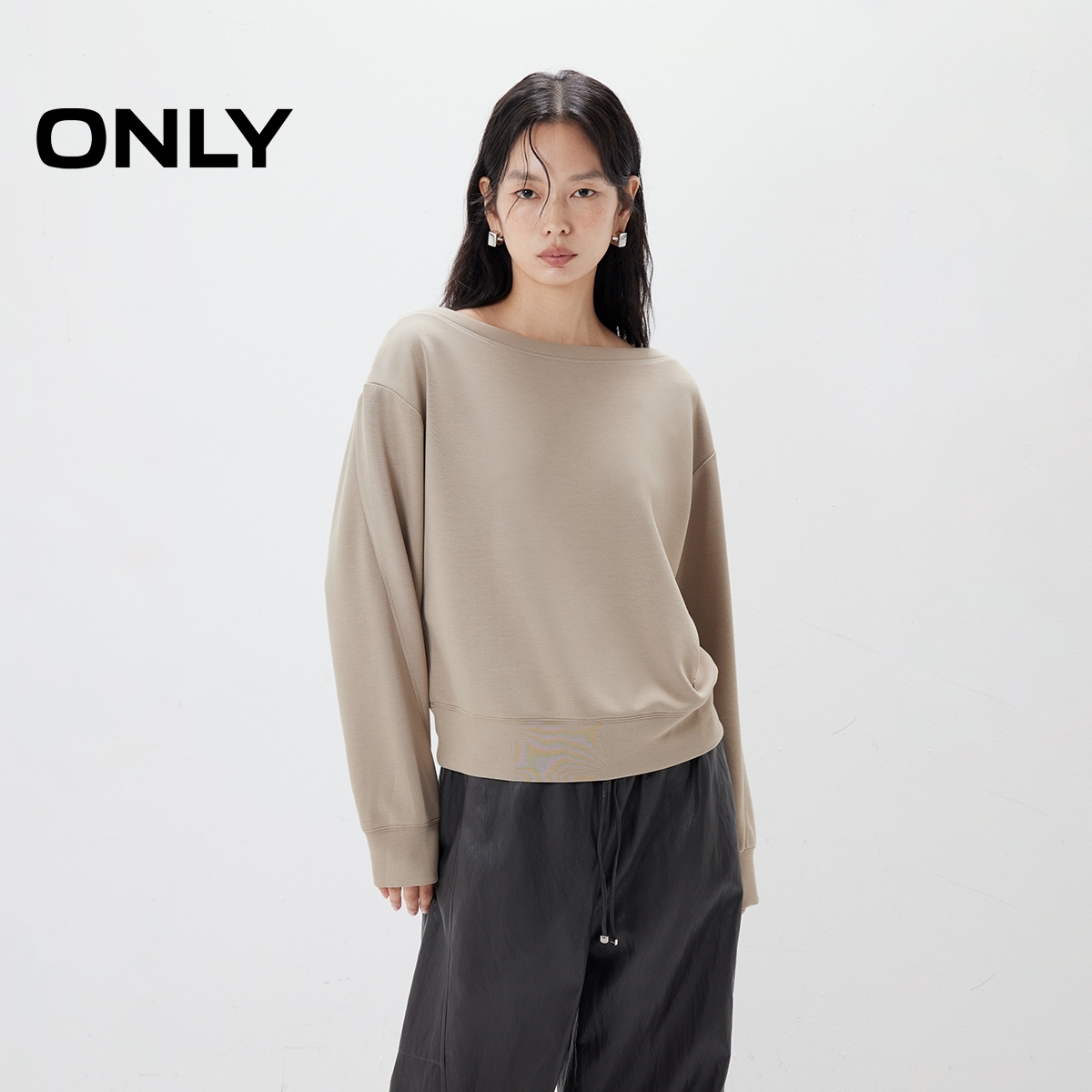 ONLY2025秋季新款休闲一字领宽松舒适亲肤纯色卫衣女|12539S004