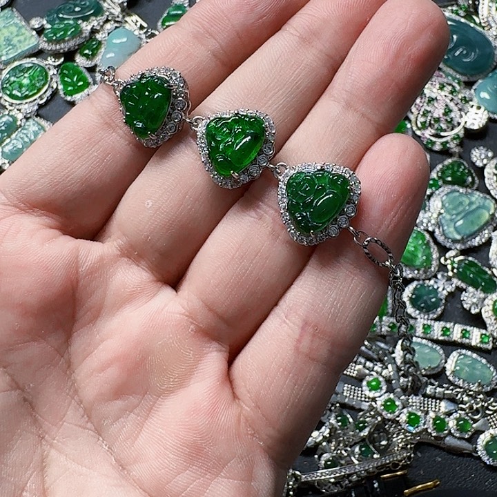 翡翠颈饰未镶嵌天然A货翡翠放漏