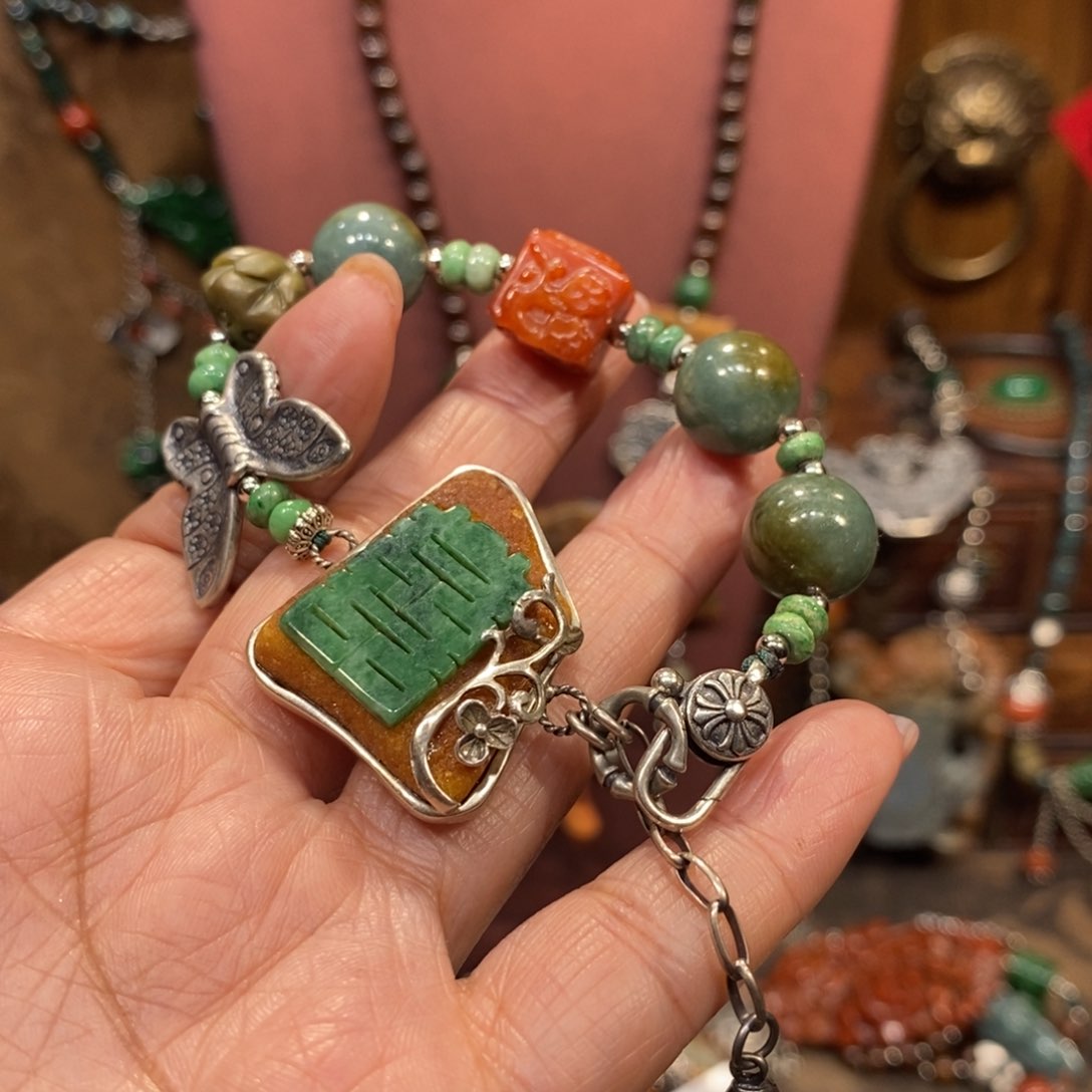 翡翠吊坠(赠链)未镶嵌