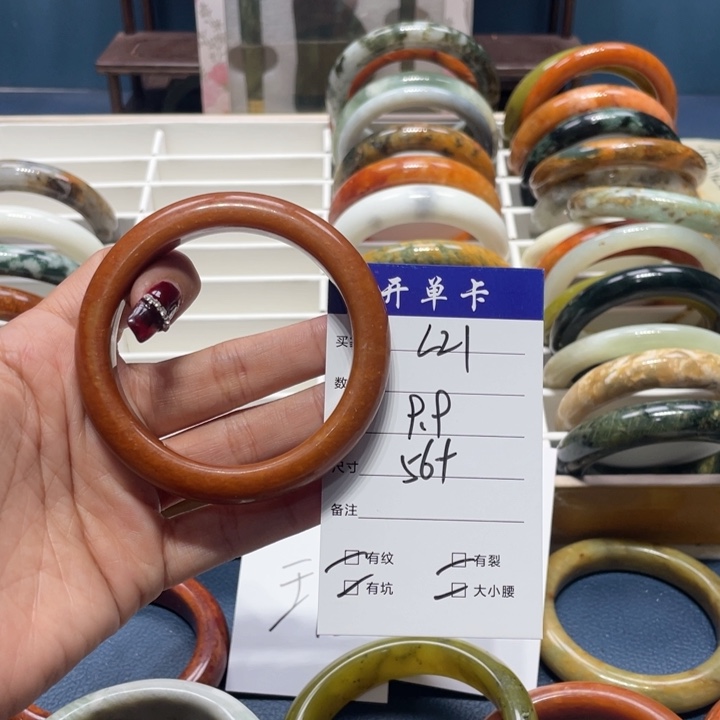 蛇纹石玉手镯未镶嵌前****?