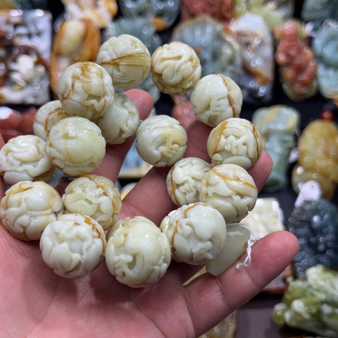 ****儿蛇纹石玉未镶嵌颈饰