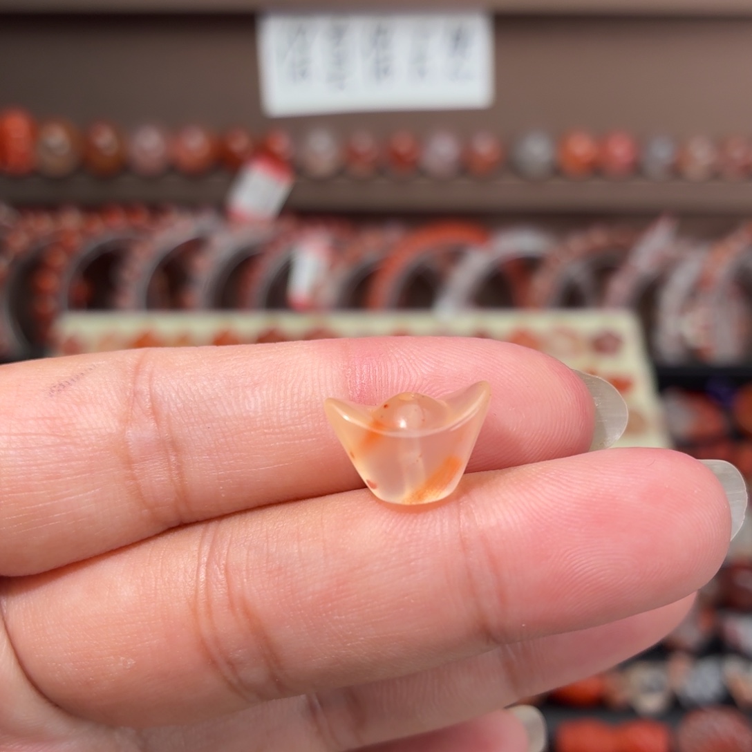 南红玛瑙未镶嵌川料通孔元宝