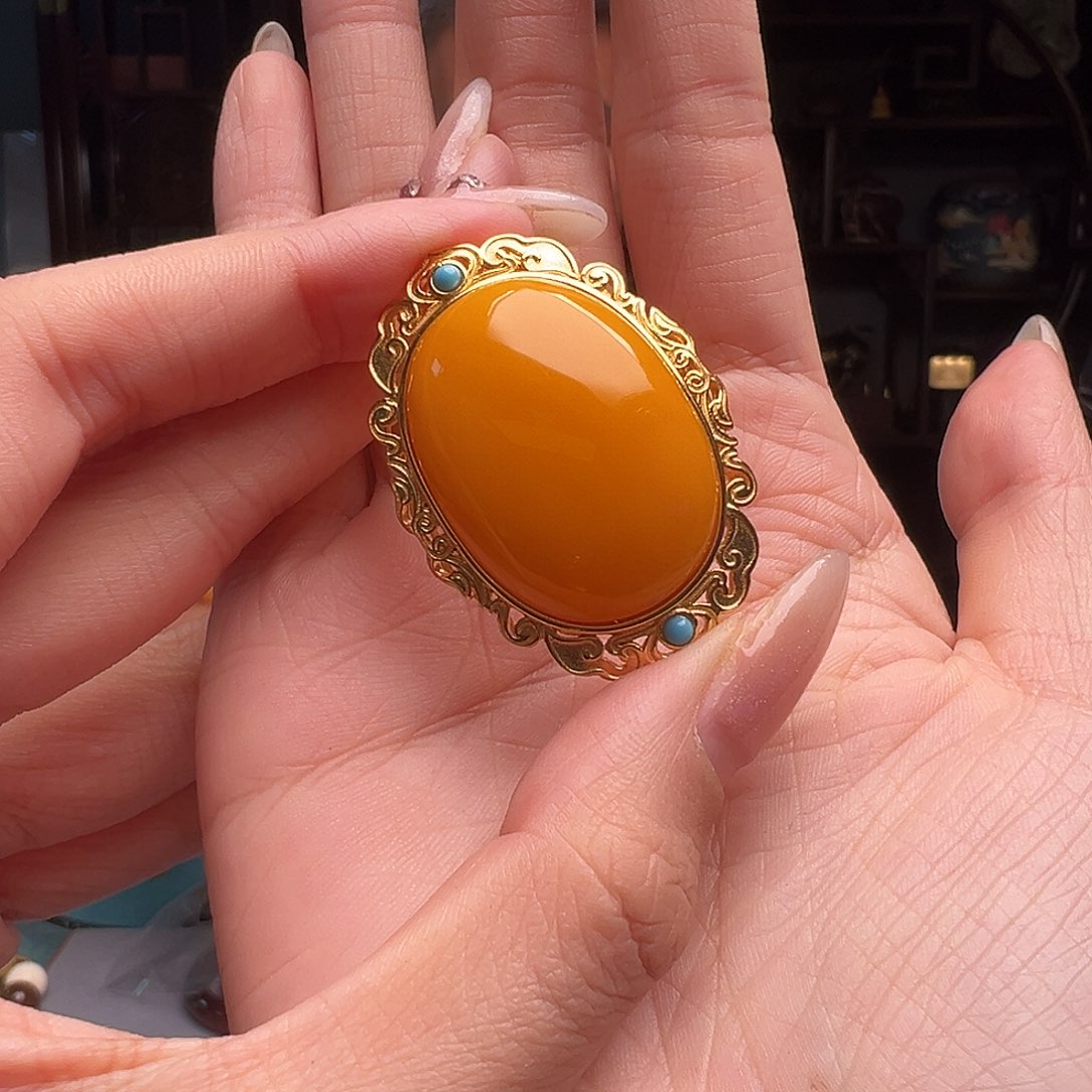 琥珀裸石银S925镶嵌THL028。手牌