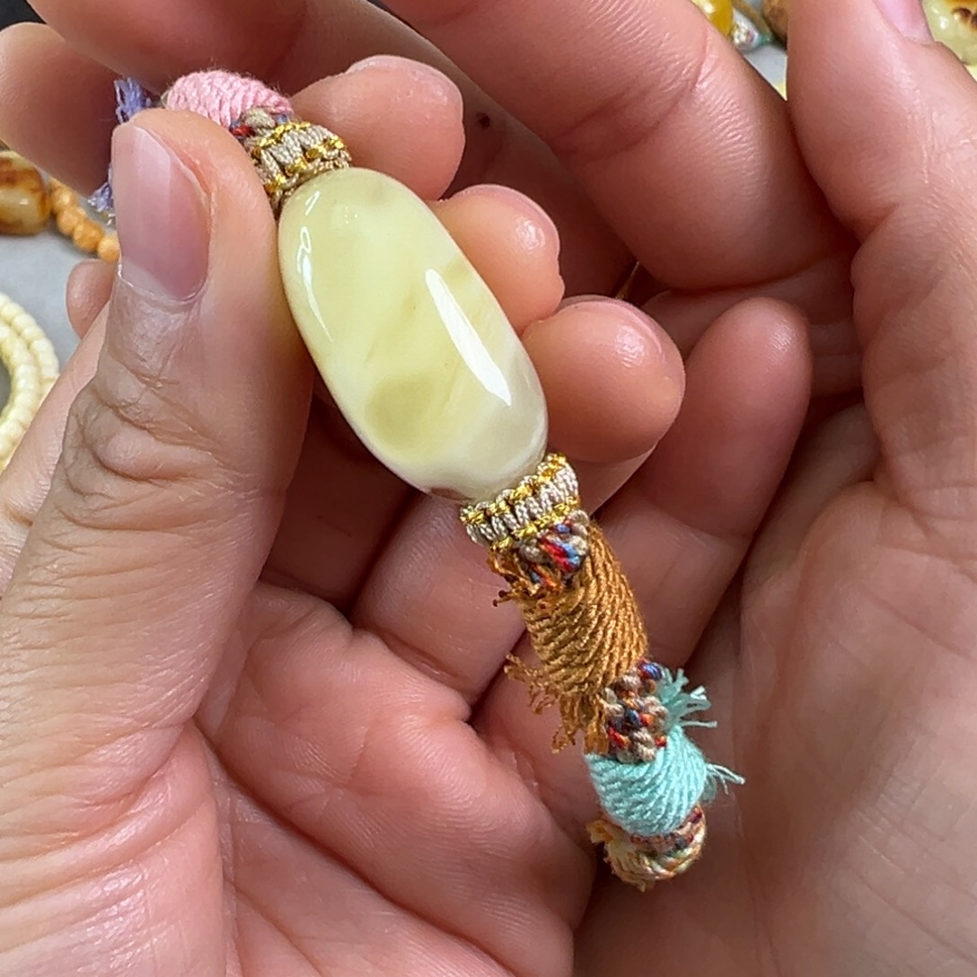 蜜蜡裸石未镶嵌蜜蜡